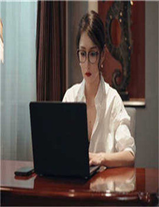 扒开粉嫩的小缝末成年小美女